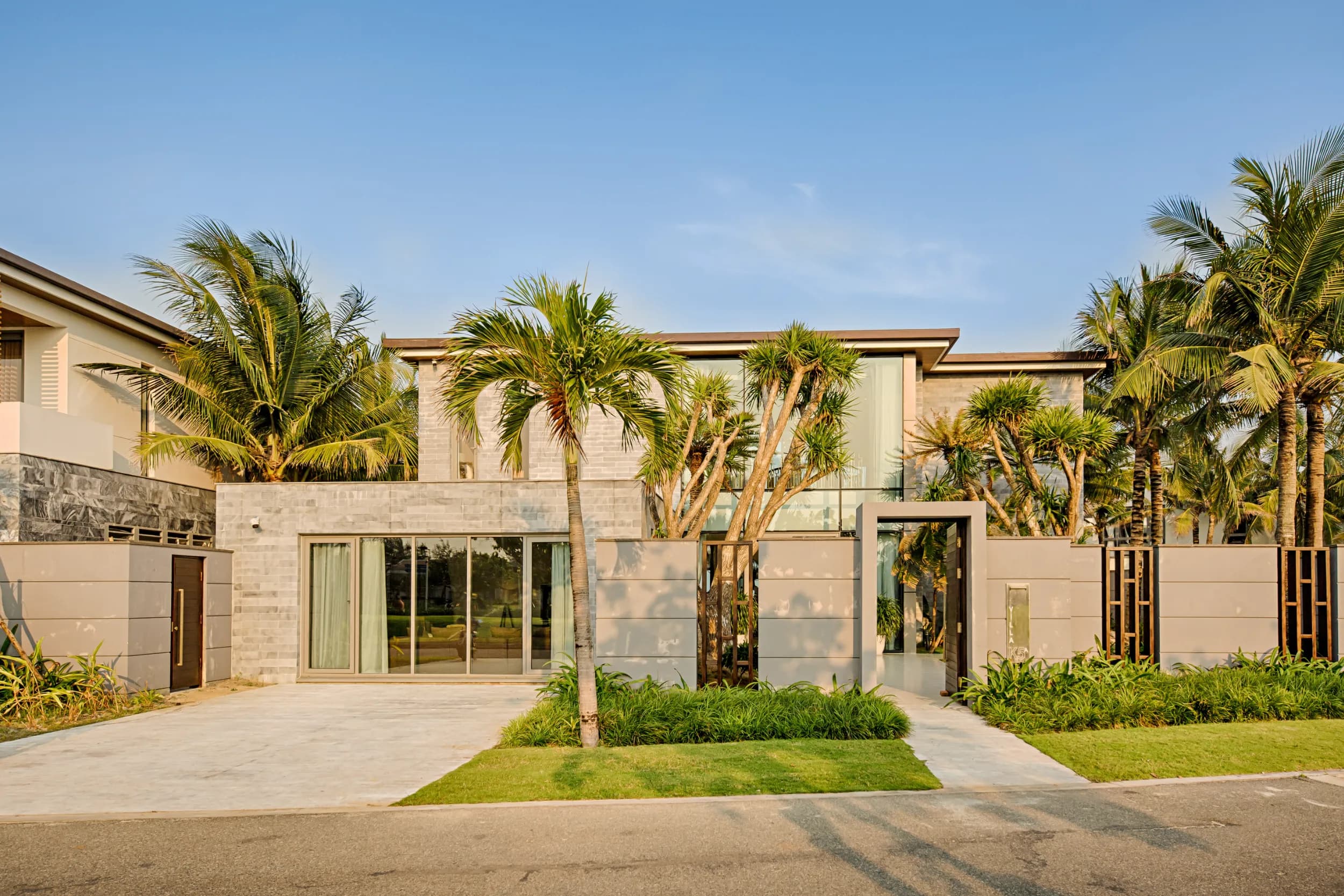 7BR Oceanfront Sanctuary - Interior Space