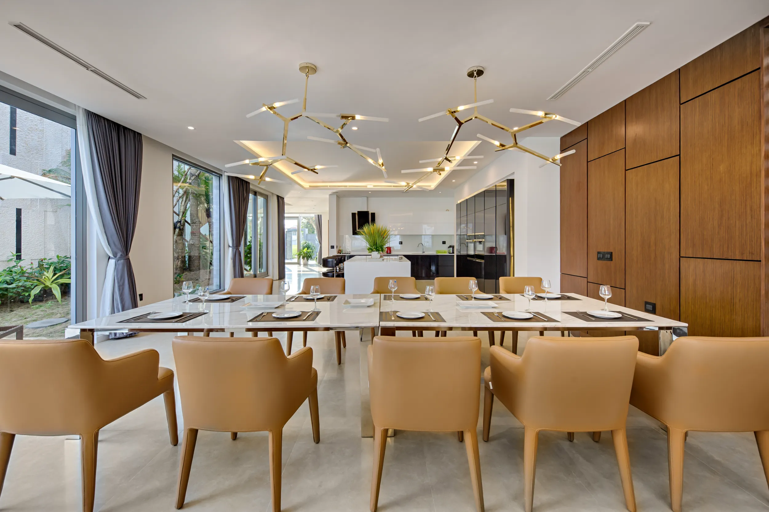 7BR Oceanfront Sanctuary - Dining Area